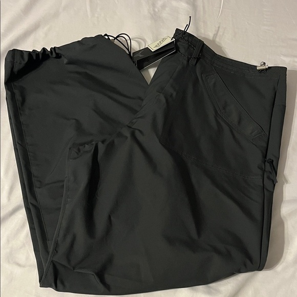 Men's Black Cargo Pants - Picture 13 of 16